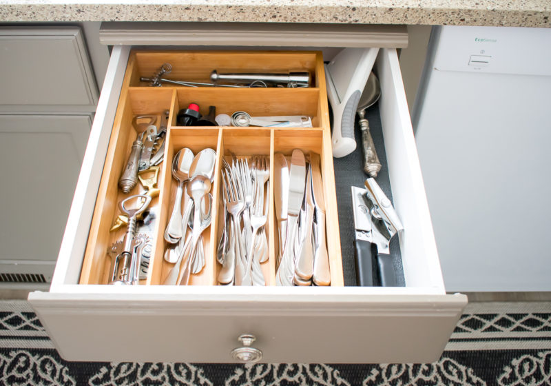 How to Organize Utensil Drawers in the Kitchen